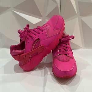 Nike Huarache Women's Sneakers in Vibrant Pink 📦%